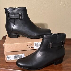 Trotters Black Ankle Booties
